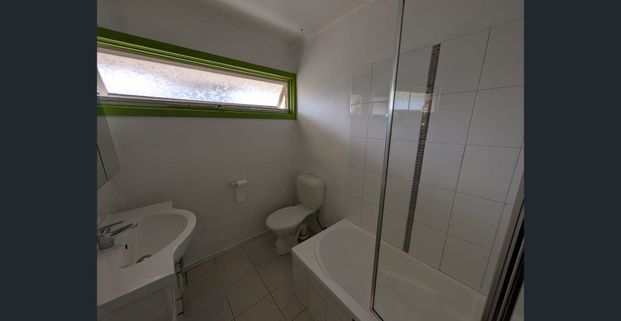 3 Bedroom Family Home! - Photo 1