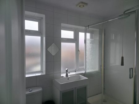 6 bedroom semi-detached house to rent - Photo 5