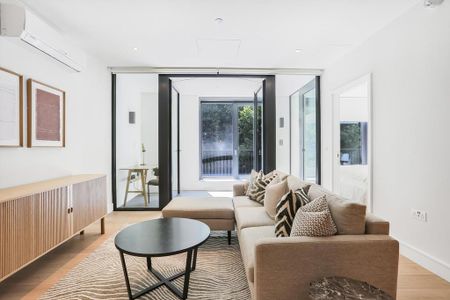 3 bedroom flat to rent - Photo 2