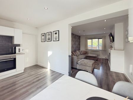 The Bungalows, The Warren, Stanford Le Hope, SS17 - Photo 2