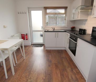 Studio to rent - Photo 6