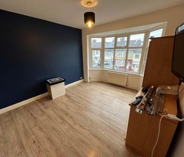 5 bedroom end of terrace house to rent - Photo 1