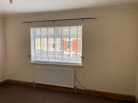 3 bedroom Terraced House To Let - Photo 4