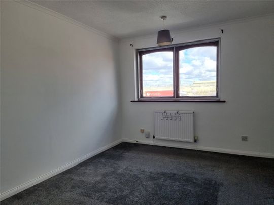 Crest View, Nottingham, Nottinghamshire, NG5 - Photo 1