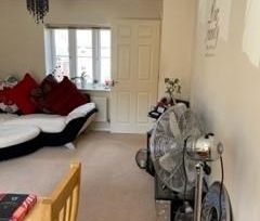 2 bedroom coach house to rent - Photo 2