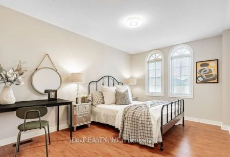 20 Ralph Chalmers Avenue #ROOM B - Photo 2