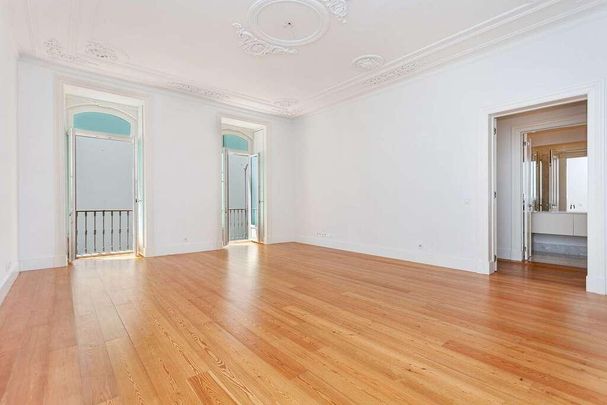 1 Bedroom Apartment with parking, Avenida da Liberdade, Lisboa - Photo 1