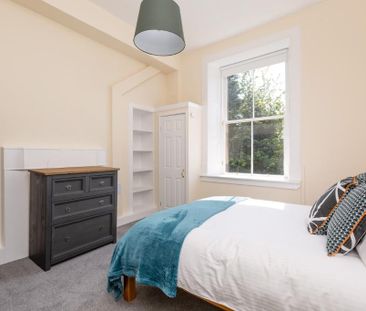 4 bedroom flat to rent - Photo 3