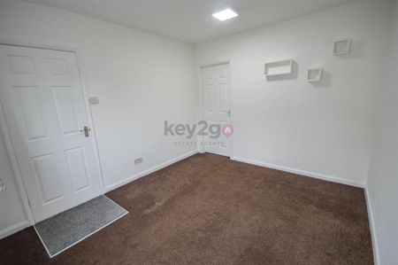 3 bedroom semi-detached house to rent - Photo 3