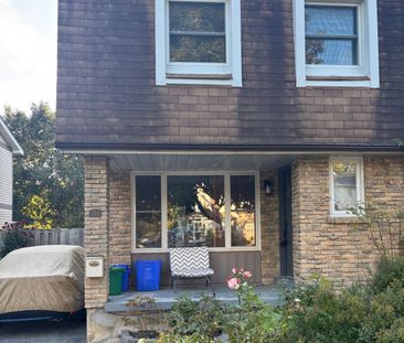 For Lease - 558 Lancelot Crescent, Oshawa, Ontario - Photo 2