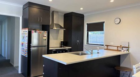 Modern Living - Photo 2