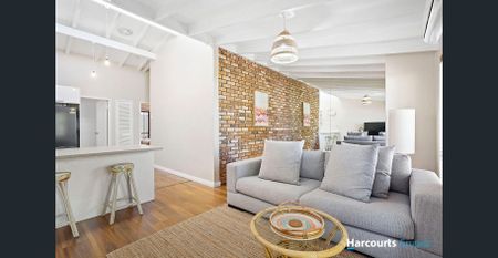 Delightful Villa in Sought After Location! - Photo 3