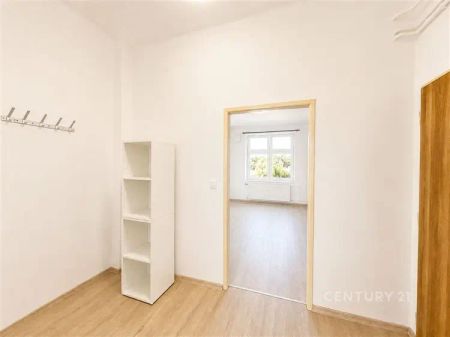 Pronájem krásného slunného bytu 3+1 se zahrádkou v centru Blatné - Photo 2