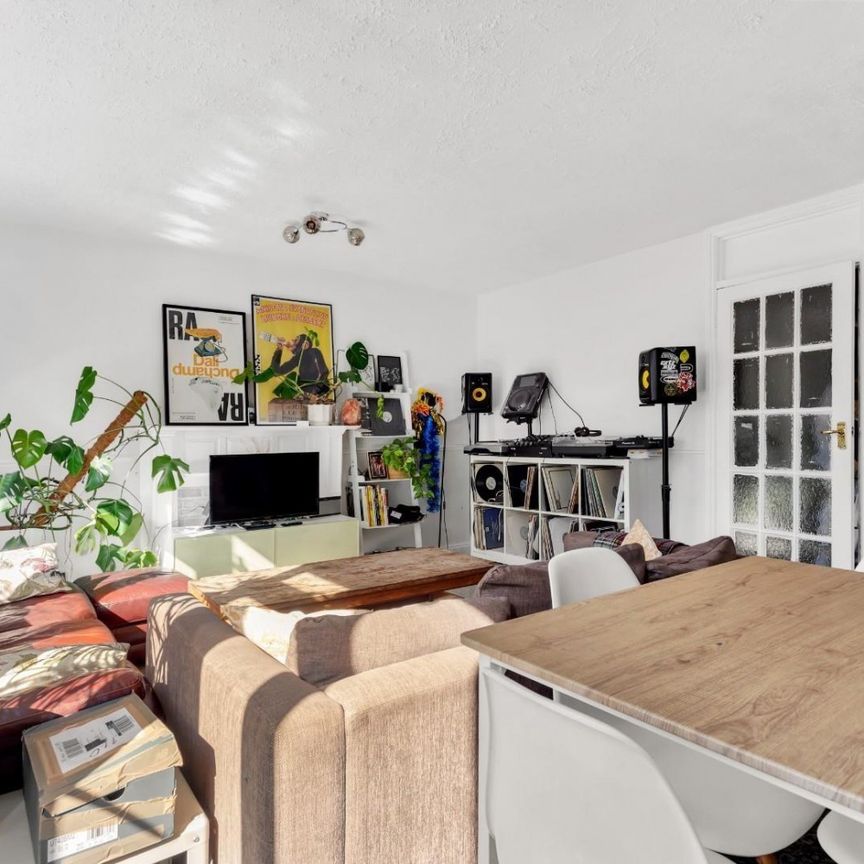 3 bedroom Flat To Let Total Size: 1018 SQ FT - Photo 1