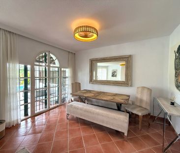 House – Townhouse in Nueva Andalucía - Photo 2