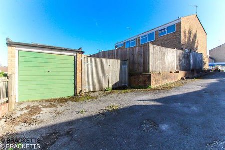 3 bedroom semi-detached house to rent - Photo 3