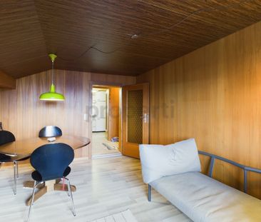 Möblierte 2-Zimmer-Dachwohnung mit herrlicher Bergsicht in Andiast - Foto 2