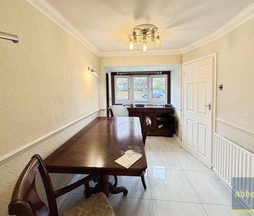 Markhams Chase, Basildon - Photo 4