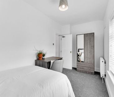 4 bedroom terraced house to rent - Photo 2