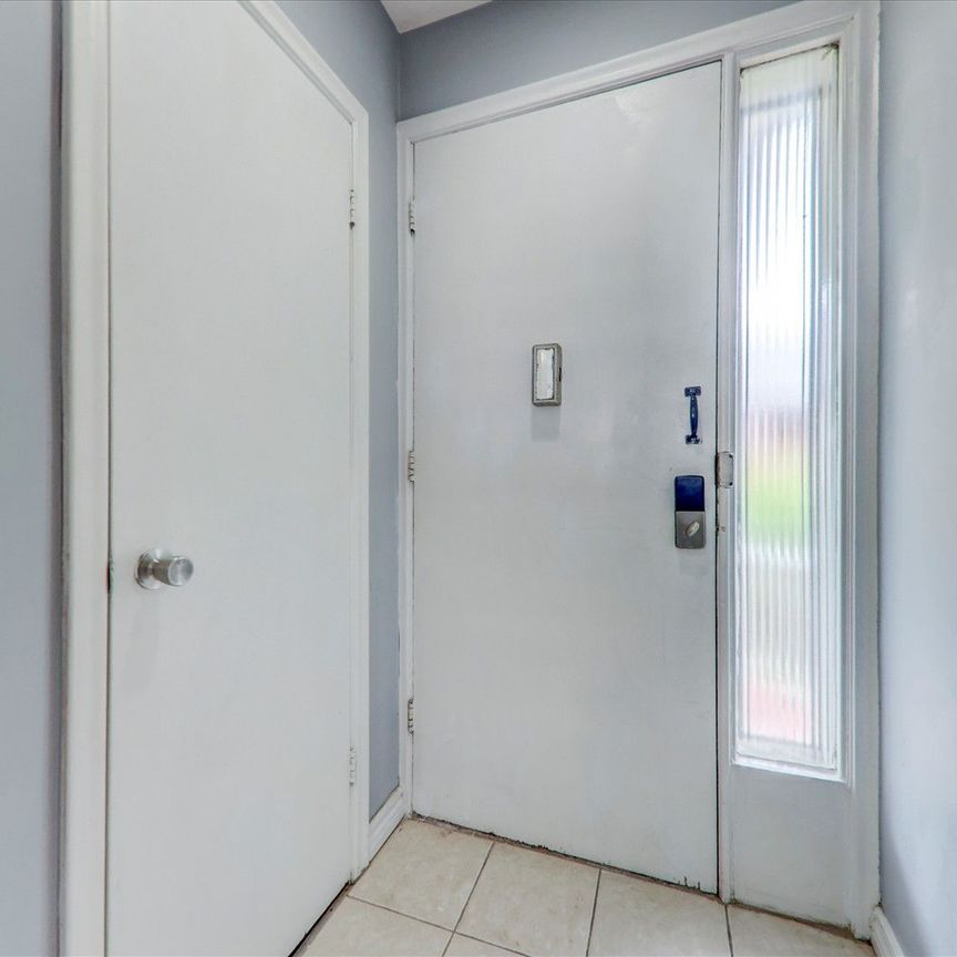 For Lease - 110 Ellendale Drive Unit# Main, Toronto, Ontario - Photo 1