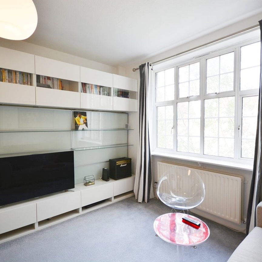 Studio Flat, Kenton Court, W14 - Photo 1