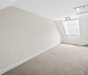 A 3 storey, 6 bedroom property - Photo 2