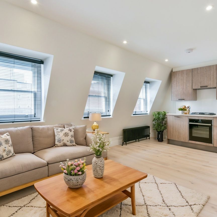 1 Bedroom Apartment, Charlotte Street, Fitzrovia, W1T - Photo 1