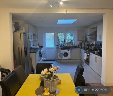 1 bedroom in a house share to rent - Photo 1