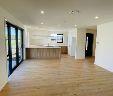 Spacious Wanaka sanctuary- brand new - Photo 5