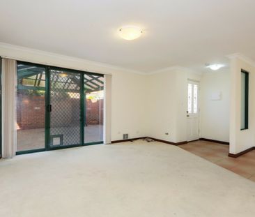 Spacious Homely Townhouse - Photo 2