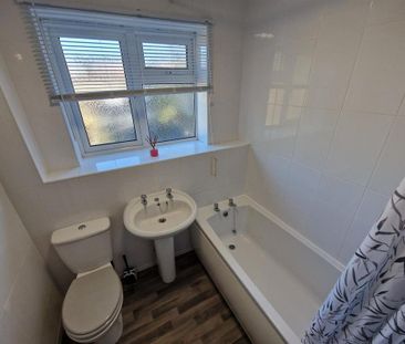 2 bedroom end of terrace house to rent - Photo 5