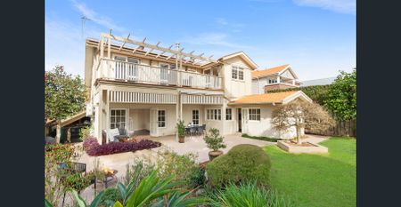 Embracing the beauty of its Californian bungalow craftsmanship - Photo 2