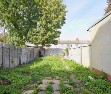4 bedroom terraced house to rent - Photo 3