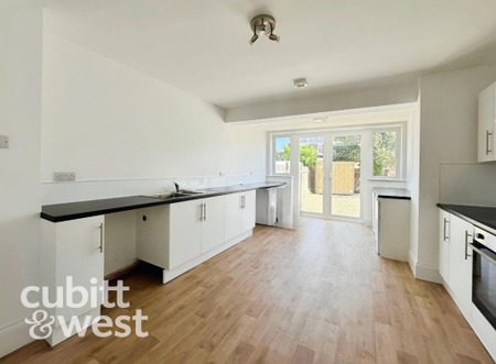 1 bedroom in a house share to rent - Photo 3