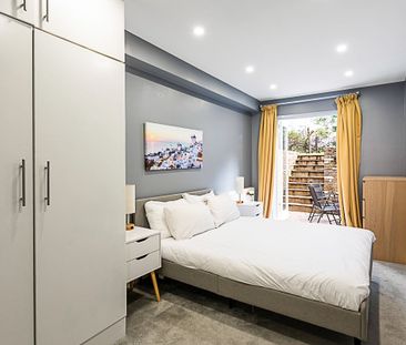 2 Bed Flat, St. John's Hill, SW11 - Photo 5