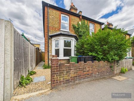 3 bedroom semi-detached house to rent - Photo 5