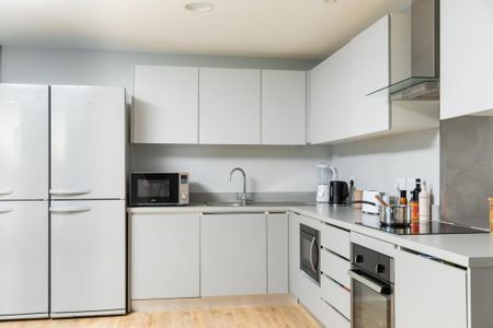 1 bedroom in a flat share to rent - Photo 5