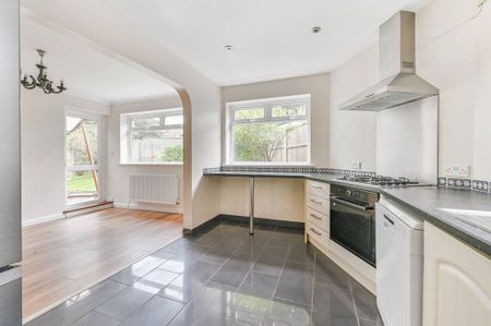 3 bedroom detached house to rent - Photo 2