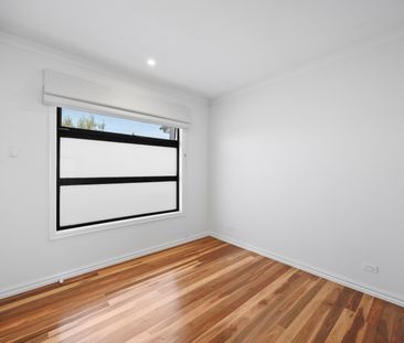 2/17 Barlyn Road, Mount Waverley VIC 3149 - Townhouse For Rent | Do... - Photo 2