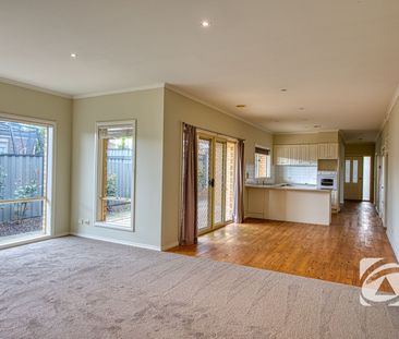 UNBEATABLE CONVENIENCE - Photo 3