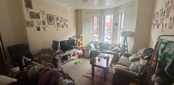 11 Lawrence Street Apt 1, Belfast, BT7 1LE - Photo 2