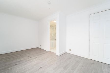 2 bedroom penthouse to rent - Photo 3
