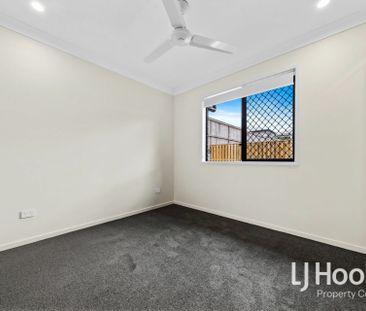 Modern Family Living in Yarrabilba - Photo 6