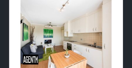 Cozy, Comfortable, Convenient - Top Floor Unit! - Photo 2