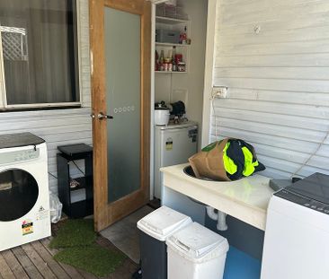 Shared studio/granny flat, Adina ave - Photo 1