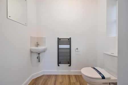 4 bedroom detached house to rent - Photo 3