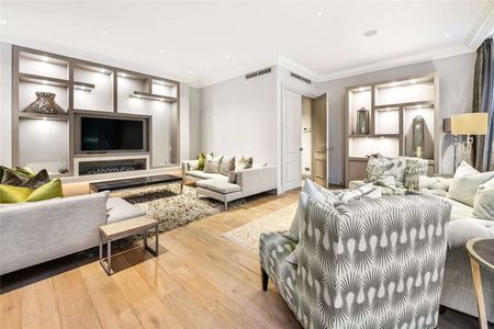 Exceptional 4/5 bedroom family home of over 3,000 sq ft. Beautifully refurbished, immaculately presented and enviably located amongst London's most iconic landmarks. - Photo 4