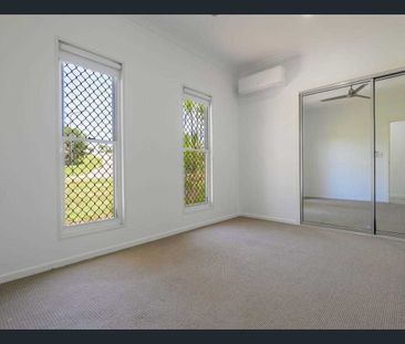 Lovely, Spacious Modern Home - Photo 2