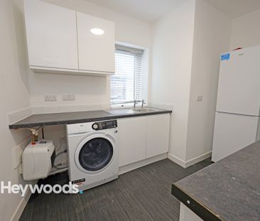 House of multiple occupation to rent in Room 2, Ironmarket - Photo 3