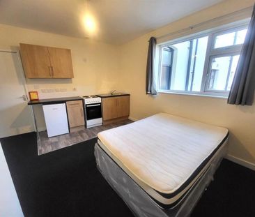 Studio to rent - Photo 2